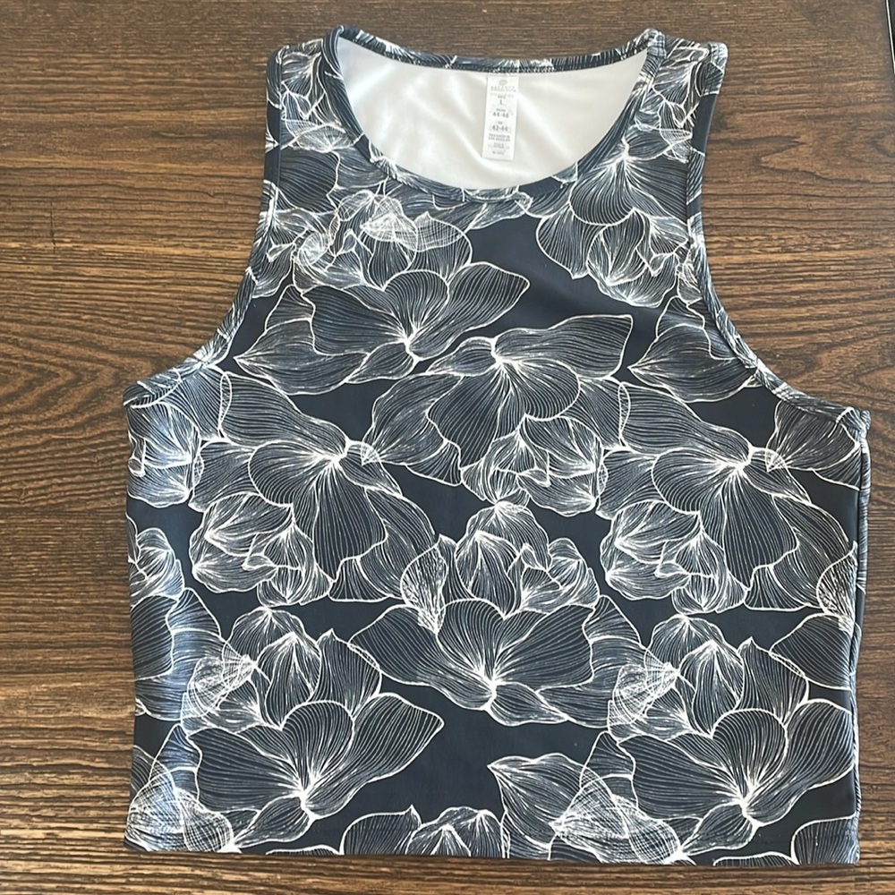 Marika Balance Collection Mia Black and White Floral Athletic Crop Size L - EUC